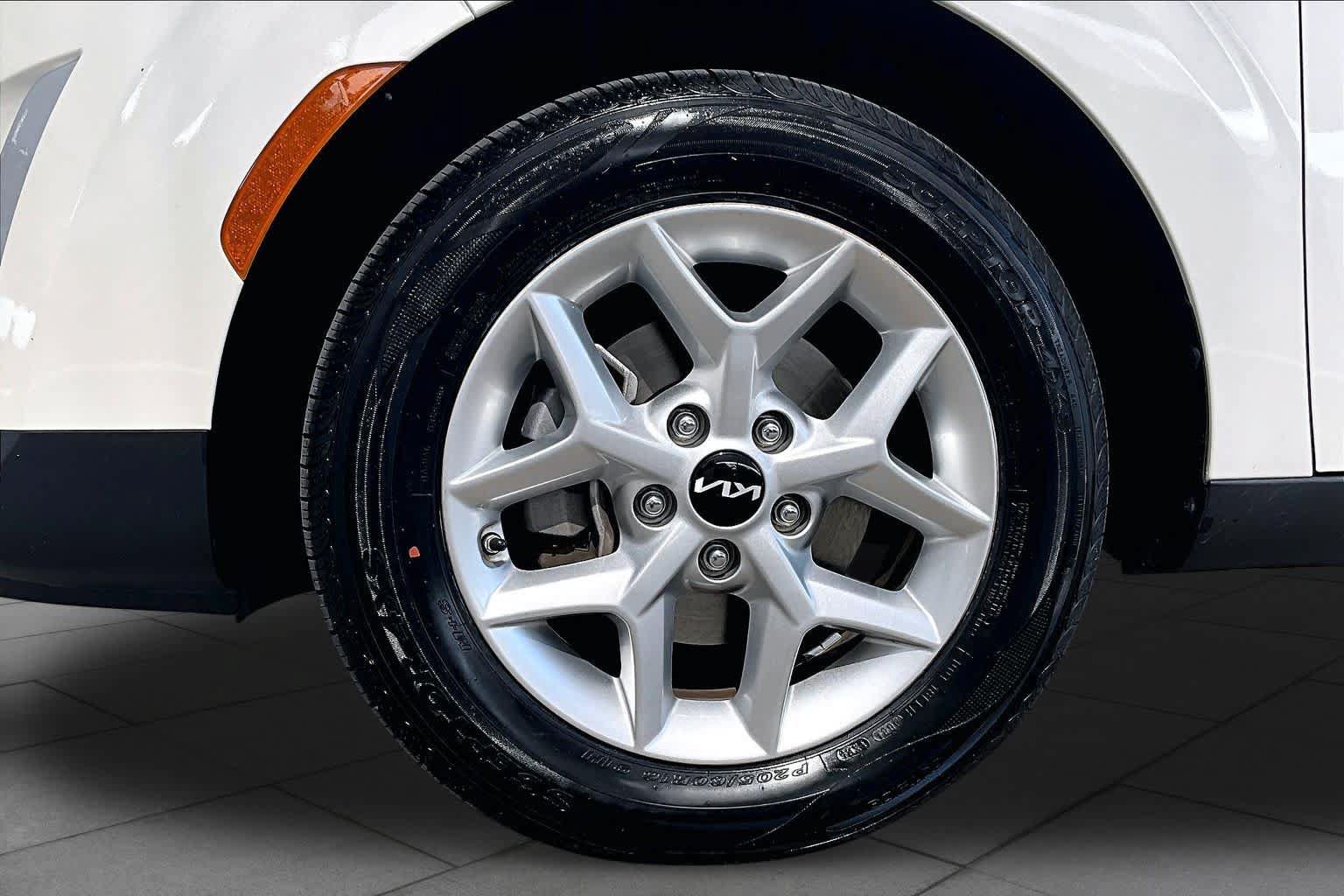 Used 2023 Kia Soul LX w/ Option Group 015 FWD image 11