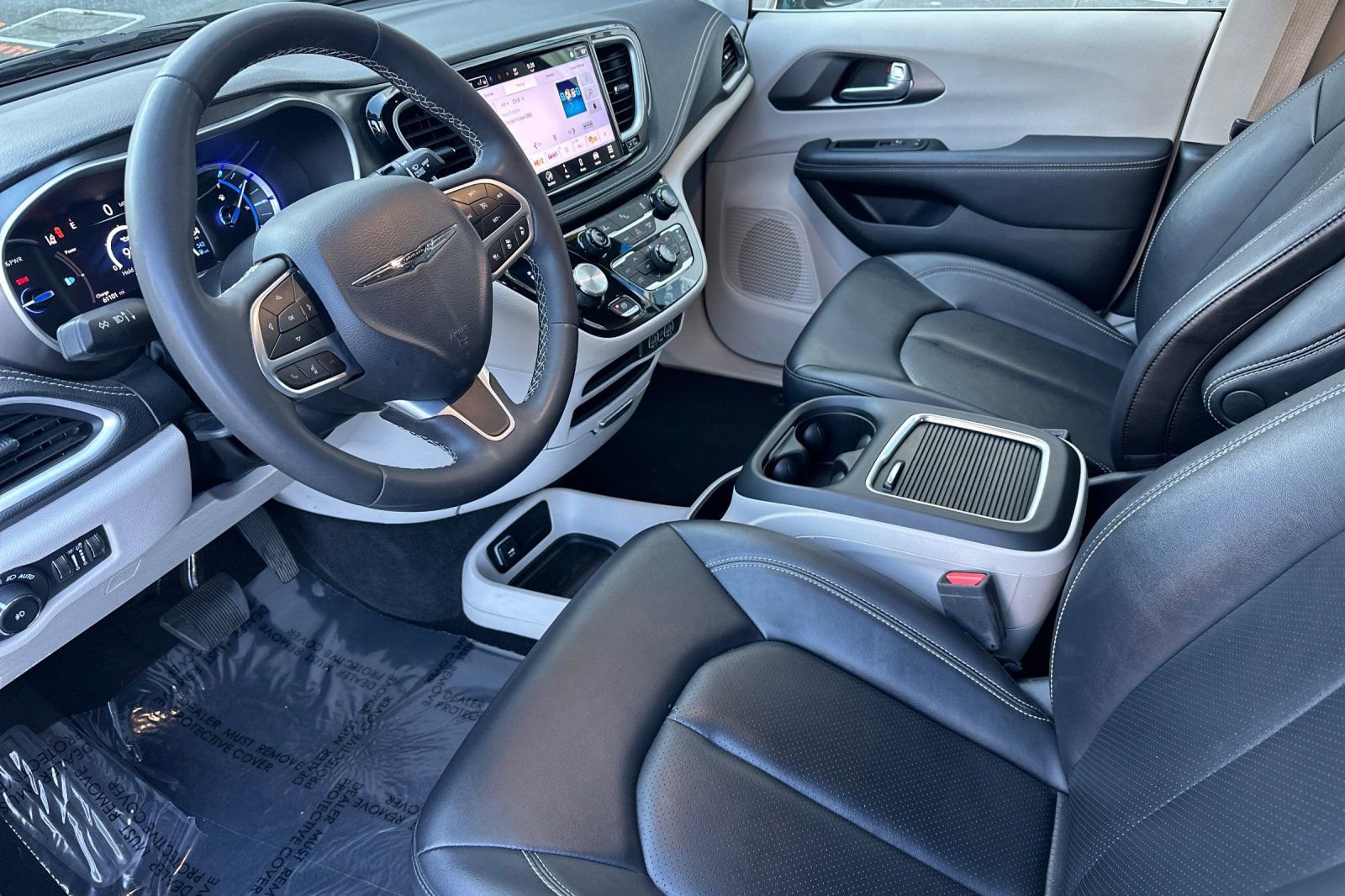 Used 2024 Chrysler Pacifica Select image 11