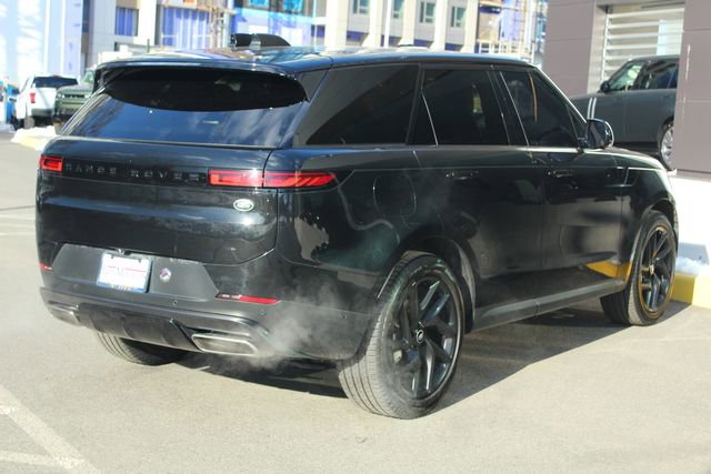 Used 2023 Land Rover Range Rover Sport SE image 2