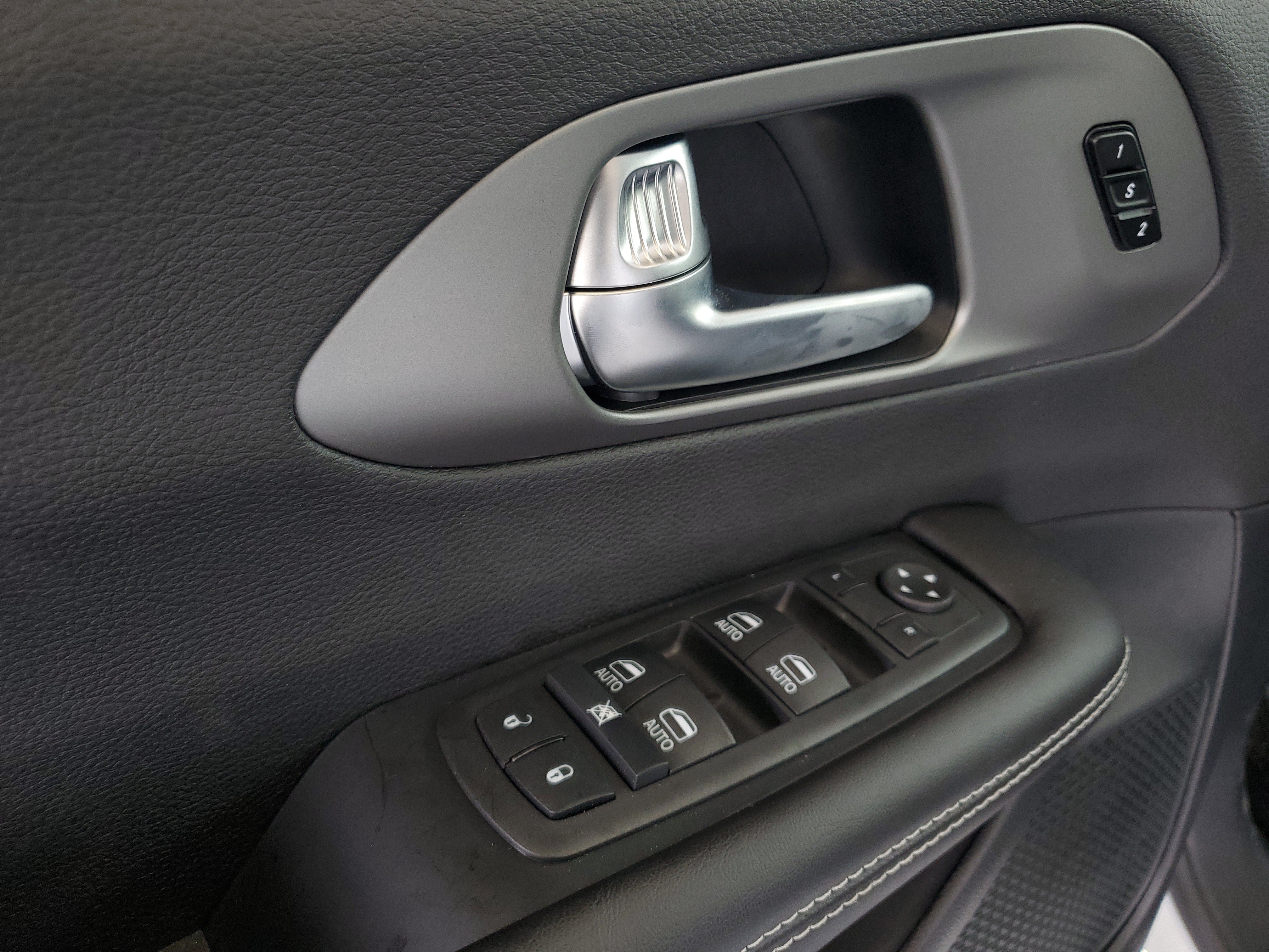 New 2027 Chrysler Pacifica Select FWD image 16