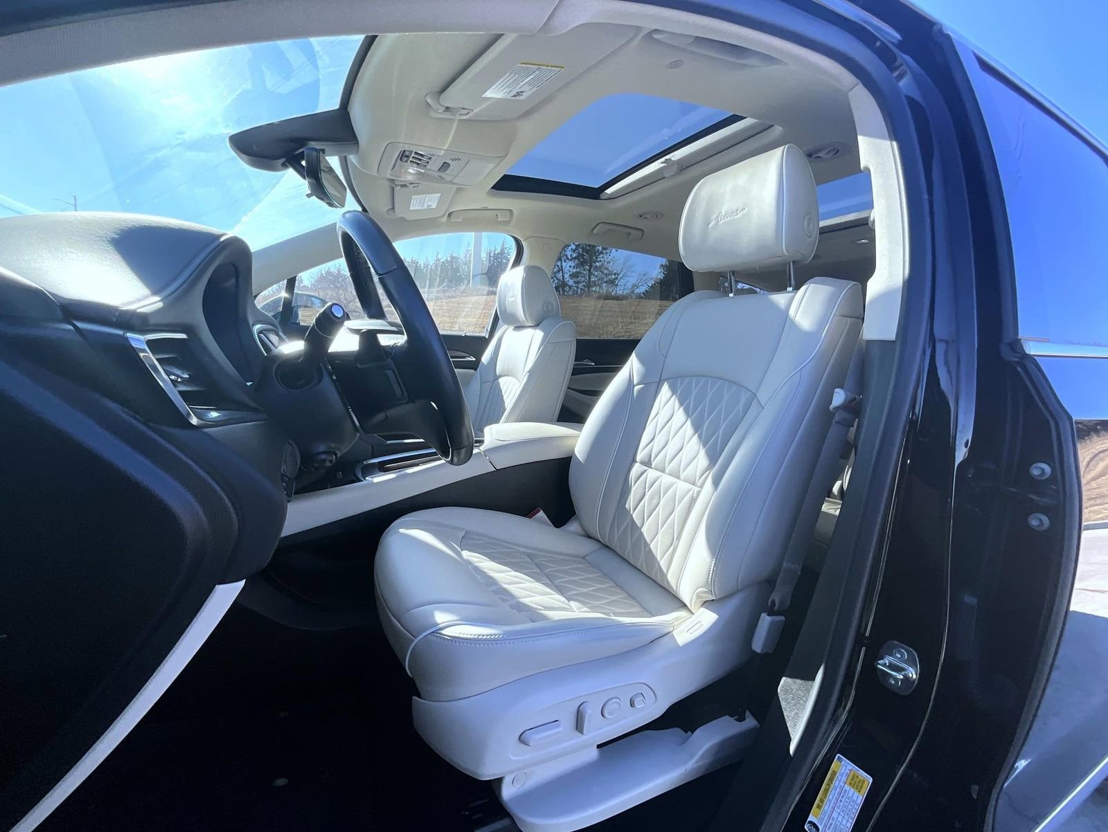 Used 2023 Buick Enclave Avenir w/ Avenir Technology Package image 11