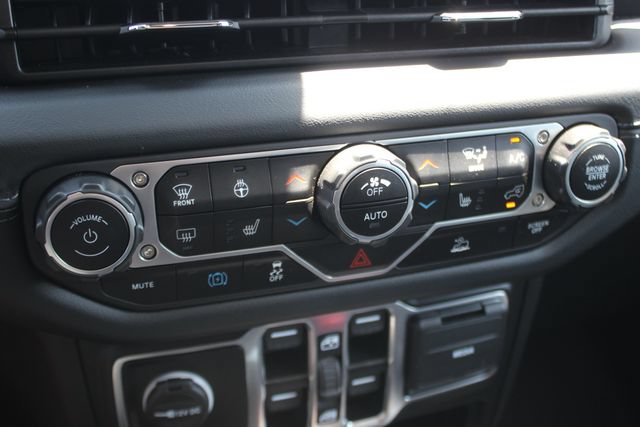 Used 2024 Jeep Wrangler Unlimited Sahara w/ Technology Group AWD/4WD image 9