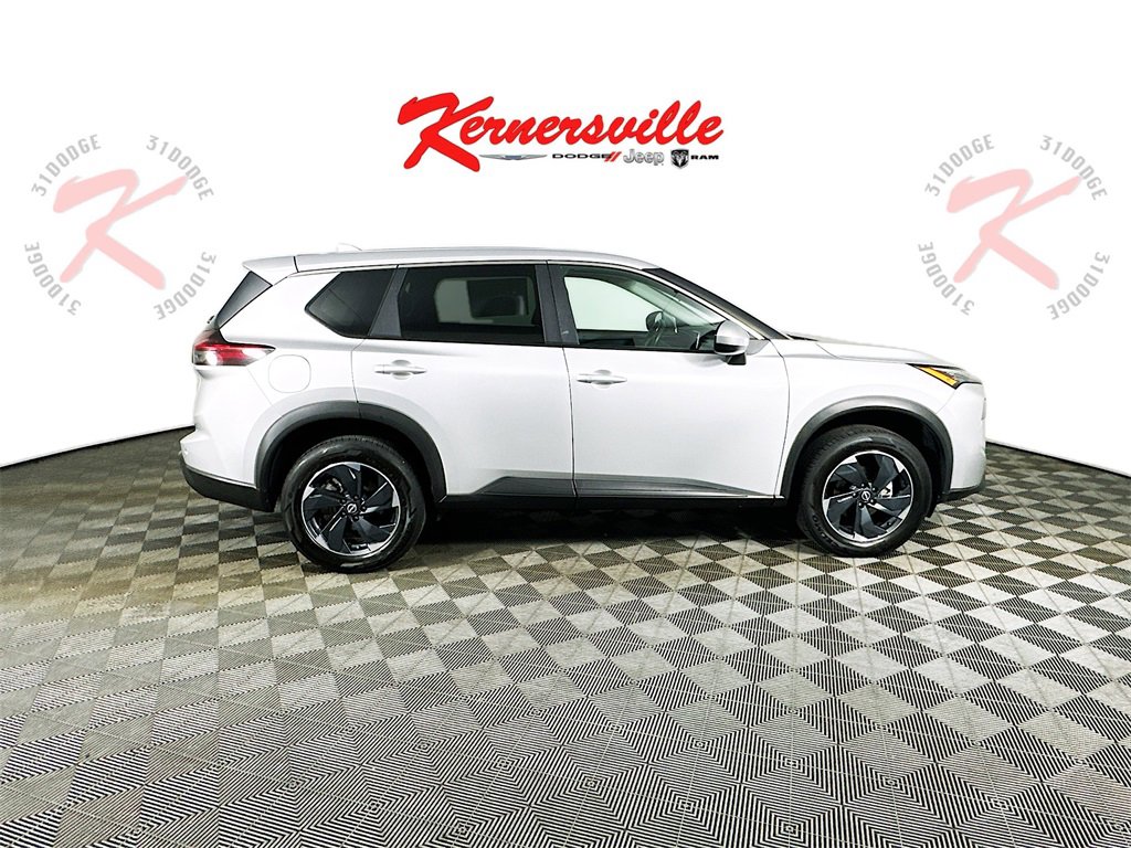 Used 2024 Nissan Rogue SV image 8