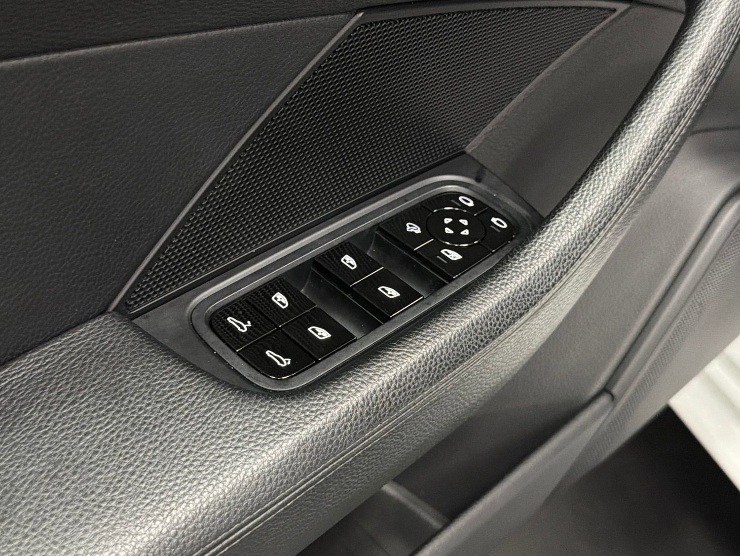 Used 2018 Porsche Panamera 4S AWD/4WD image 22