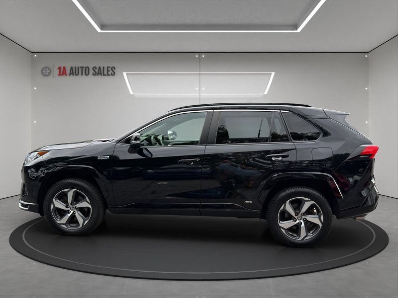Used 2021 Toyota RAV4 SE AWD/4WD image 2