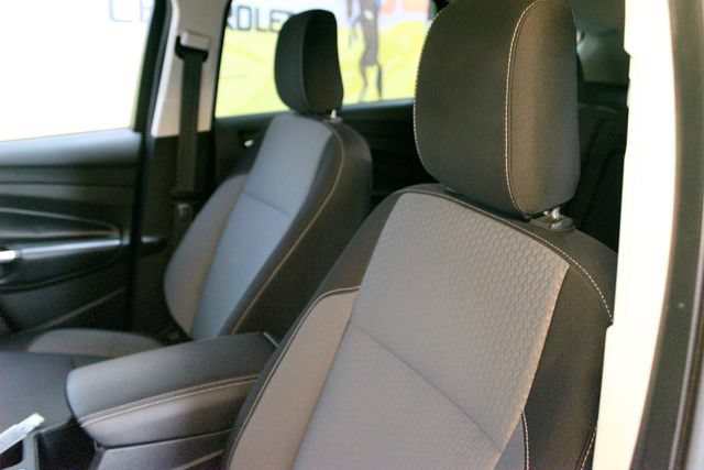 Used 2019 Ford Escape SE w/ Ford Safe & Smart Package FWD image 18