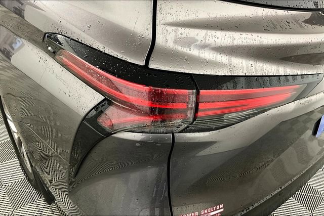 Used 2021 Toyota Sienna XLE image 29