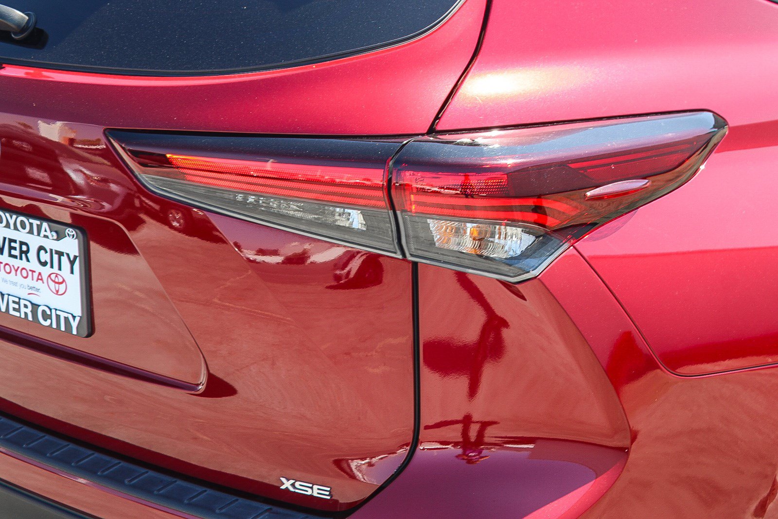 Used 2024 Toyota Highlander XSE FWD image 10
