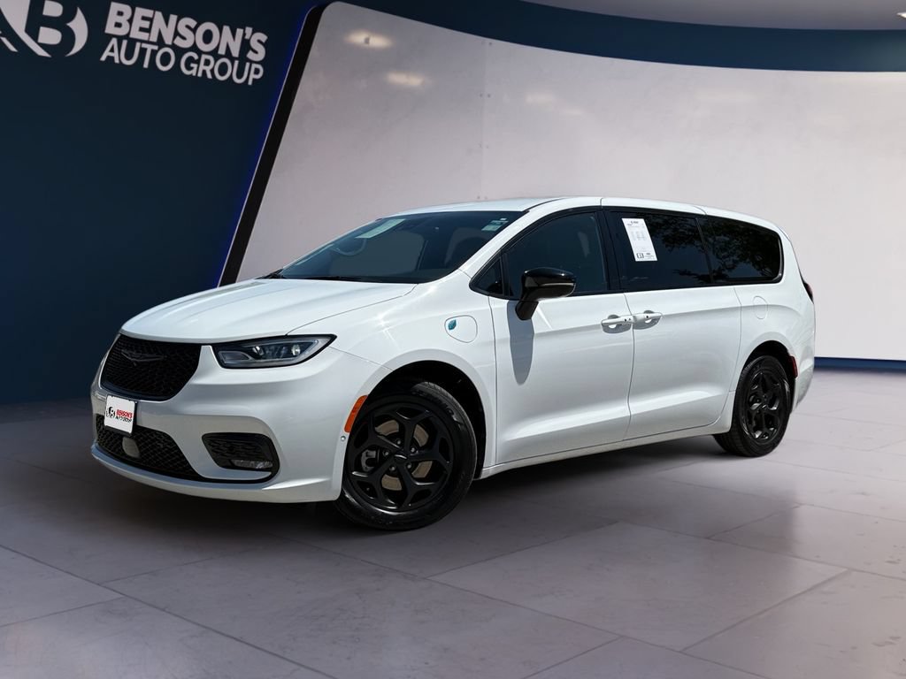 Used 2024 Chrysler Pacifica Limited