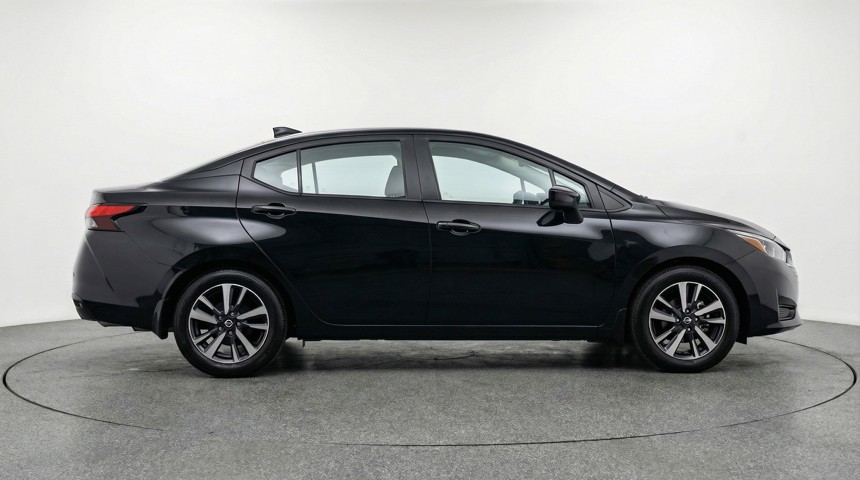 Used 2025 Nissan Versa SV image 11