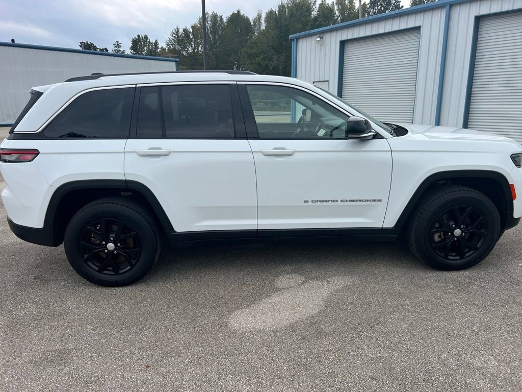 Used 2022 Jeep Grand Cherokee Limited image 7