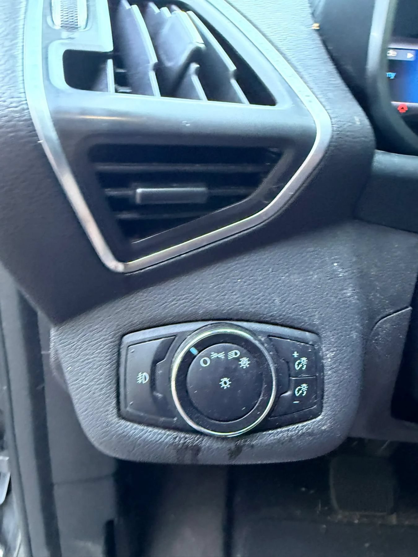 Used 2013 Ford C-MAX Energi SEL FWD image 22