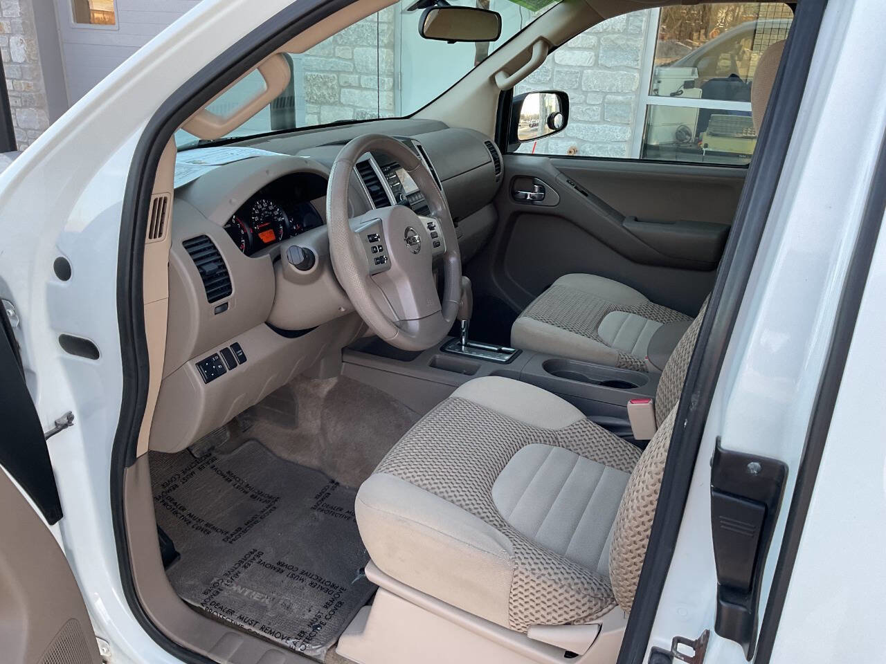 Used 2014 Nissan Frontier SV image 14