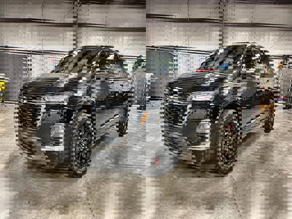 Used 2023 Chevrolet Traverse Premier w/ Redline Edition image 4