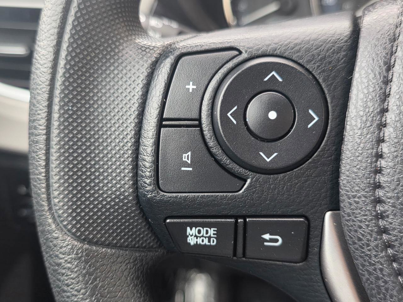 Used 2015 Toyota Corolla LE FWD image 17