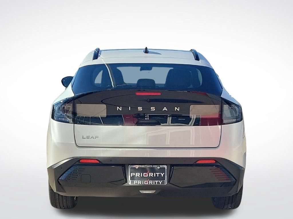 New 2026 Nissan Leaf Platinum+ w/ Floor Mat Package (Platinum+) FWD image 4
