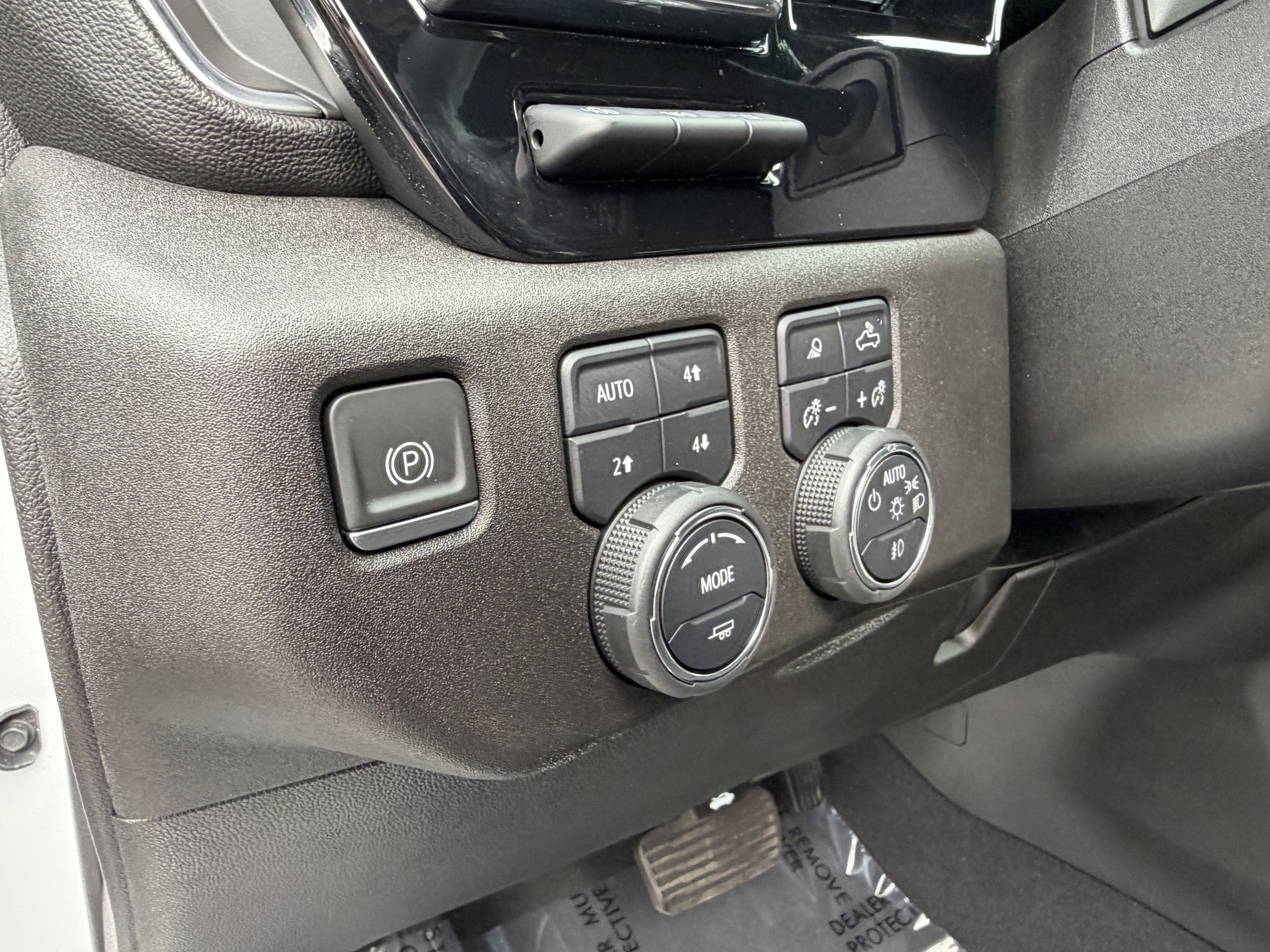 Used 2024 Chevrolet Silverado 2500 LTZ w/ LTZ Premium Package AWD/4WD image 13