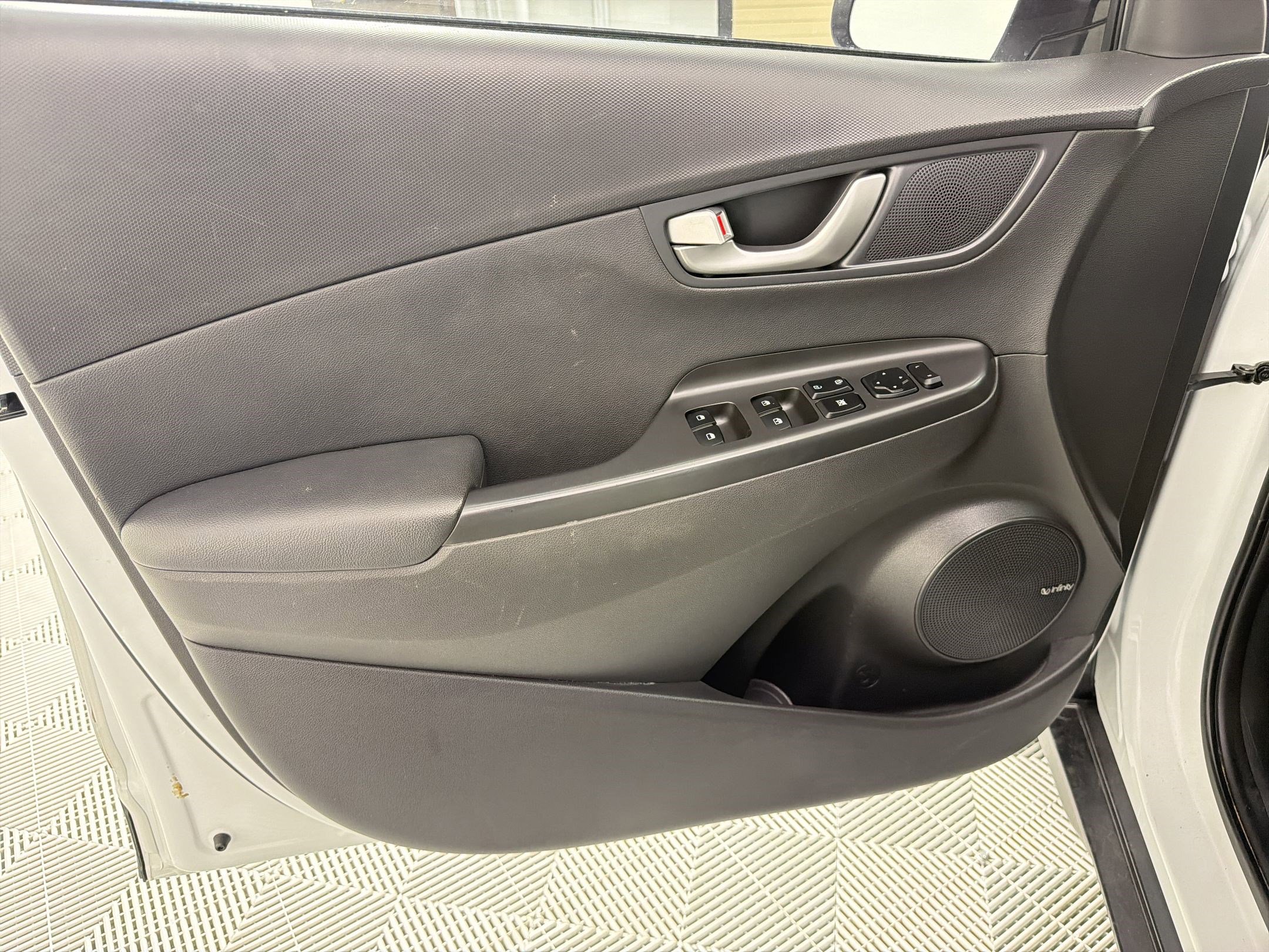 Used 2021 Hyundai Kona Ultimate FWD image 13