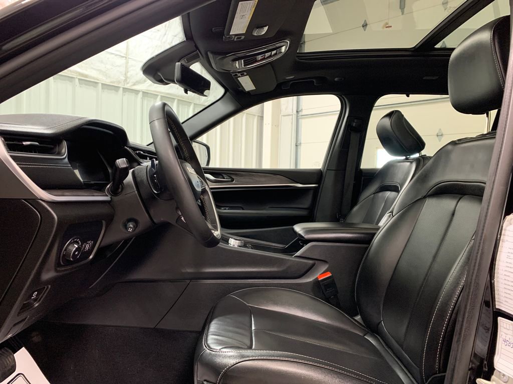 Used 2024 Jeep Grand Cherokee L Limited w/ Luxury Tech Group II image 15