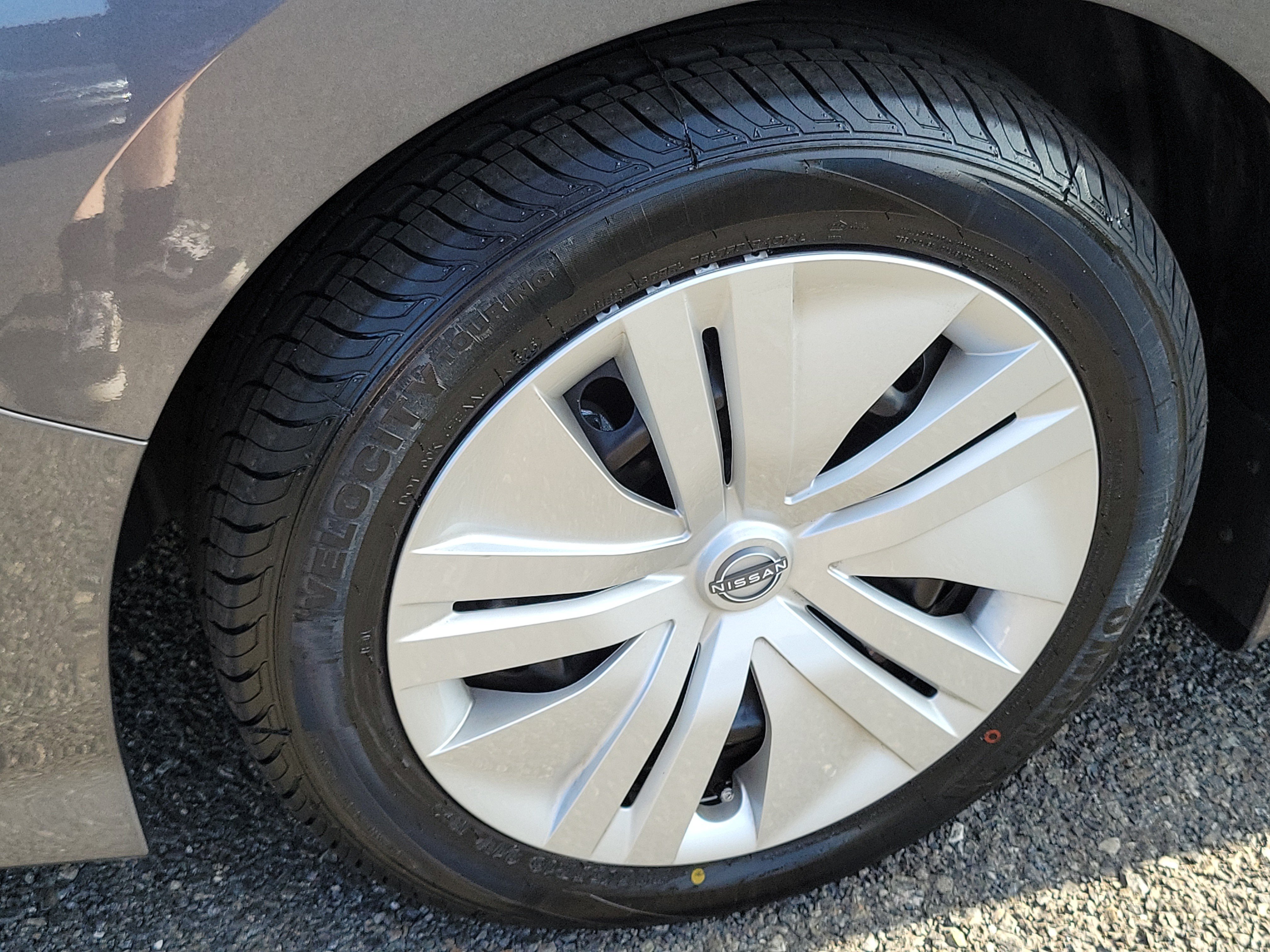 Used 2025 Nissan Leaf S FWD image 9
