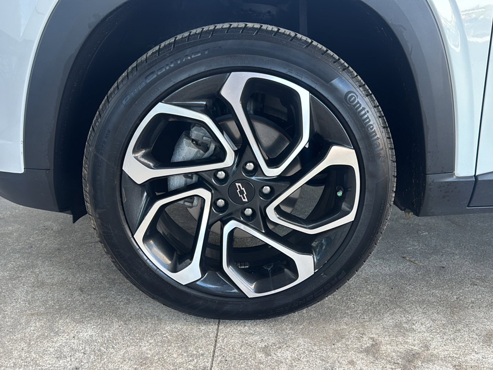 Used 2025 Chevrolet Trax RS w/ Driver Confidence Package FWD image 36