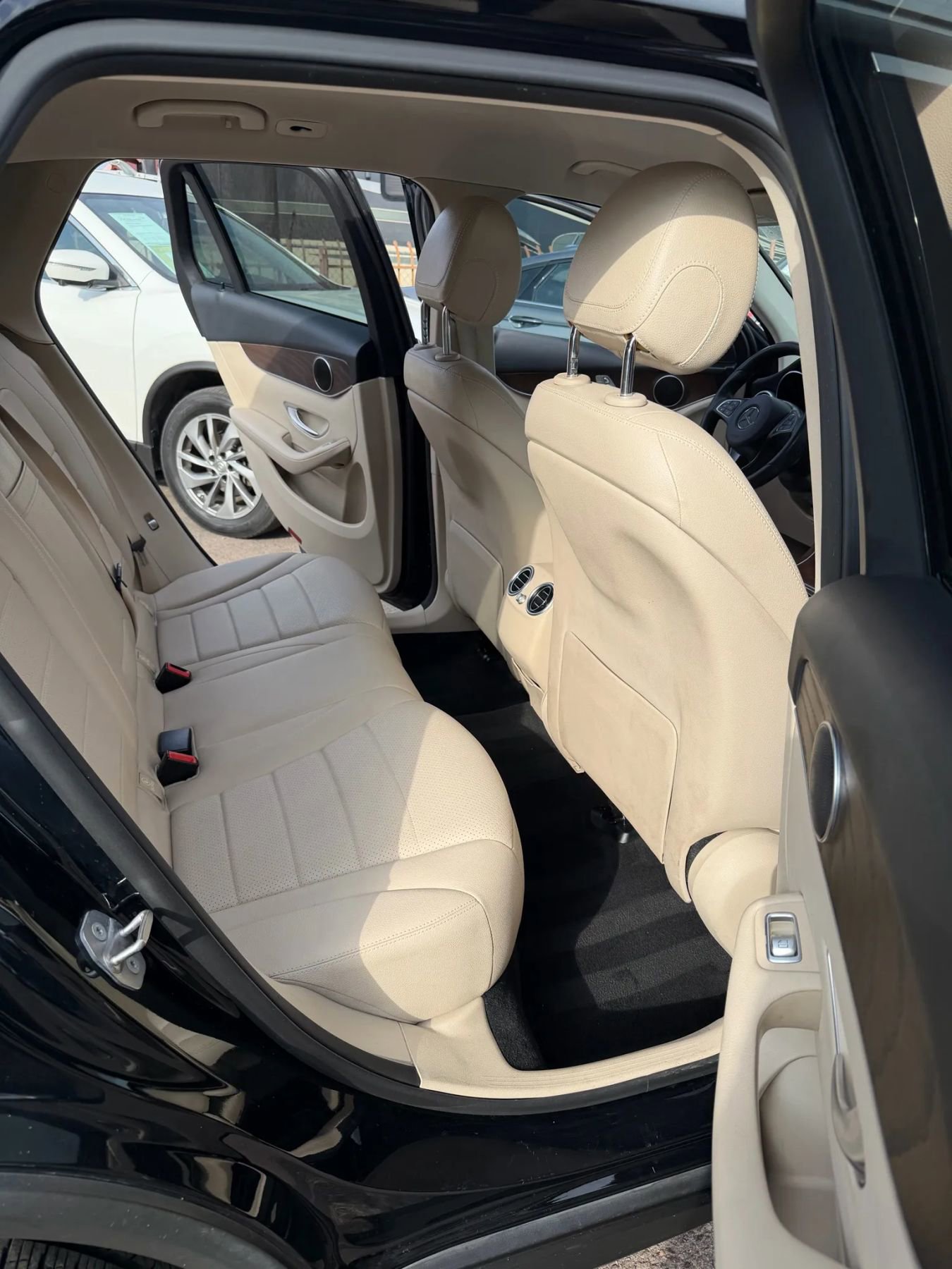 Used 2018 Mercedes-Benz GLC 300 w/ Premium Package image 11