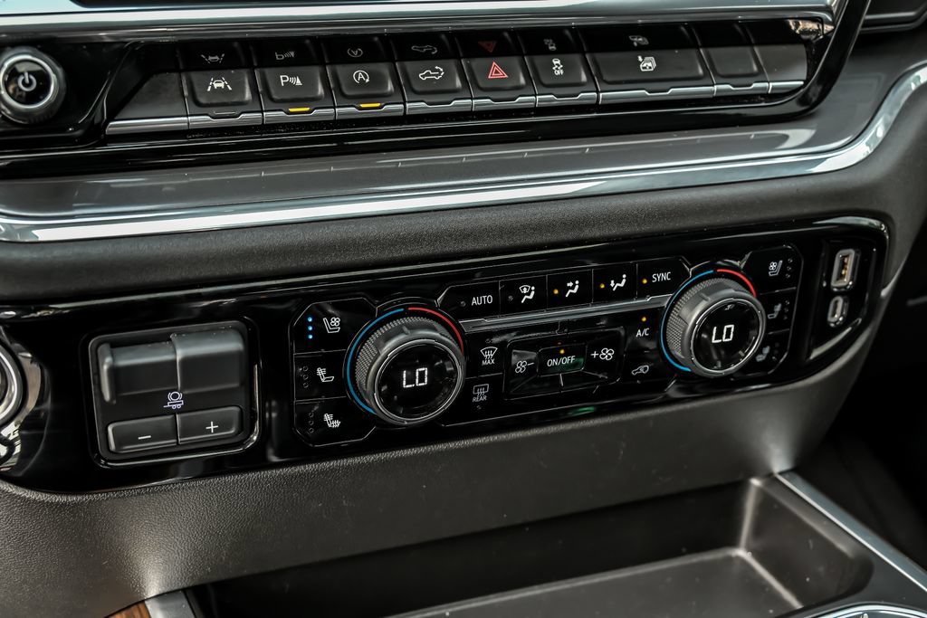 Used 2023 Chevrolet Silverado 1500 High Country w/ High Country Premium Package AWD/4WD image 25