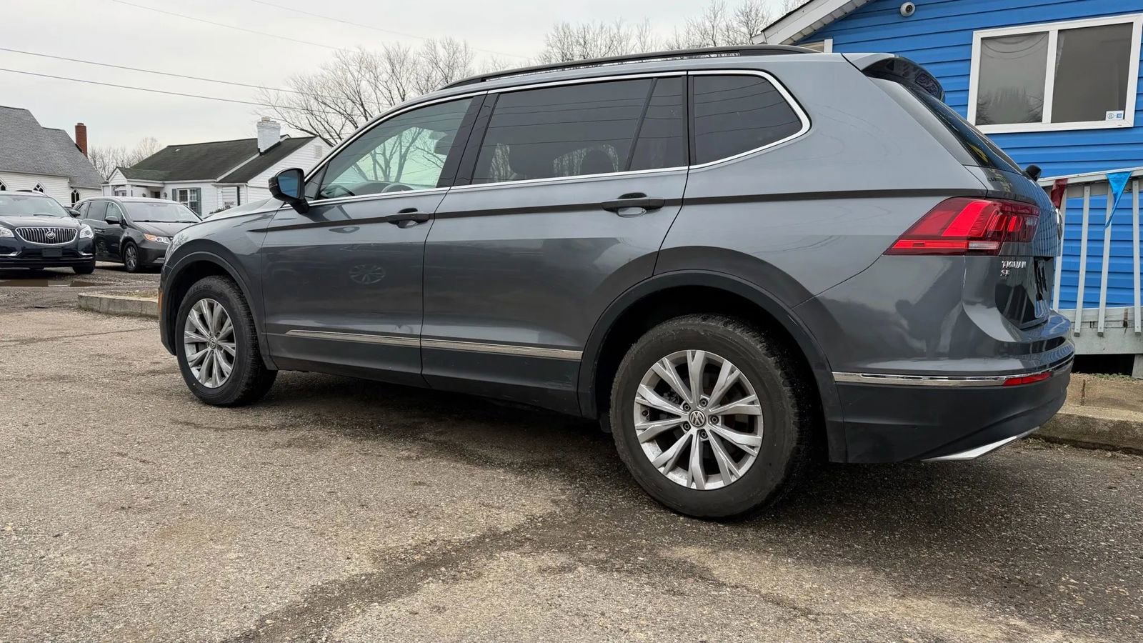 Used 2018 Volkswagen Tiguan SE w/ Panoramic Sunroof Package image 8