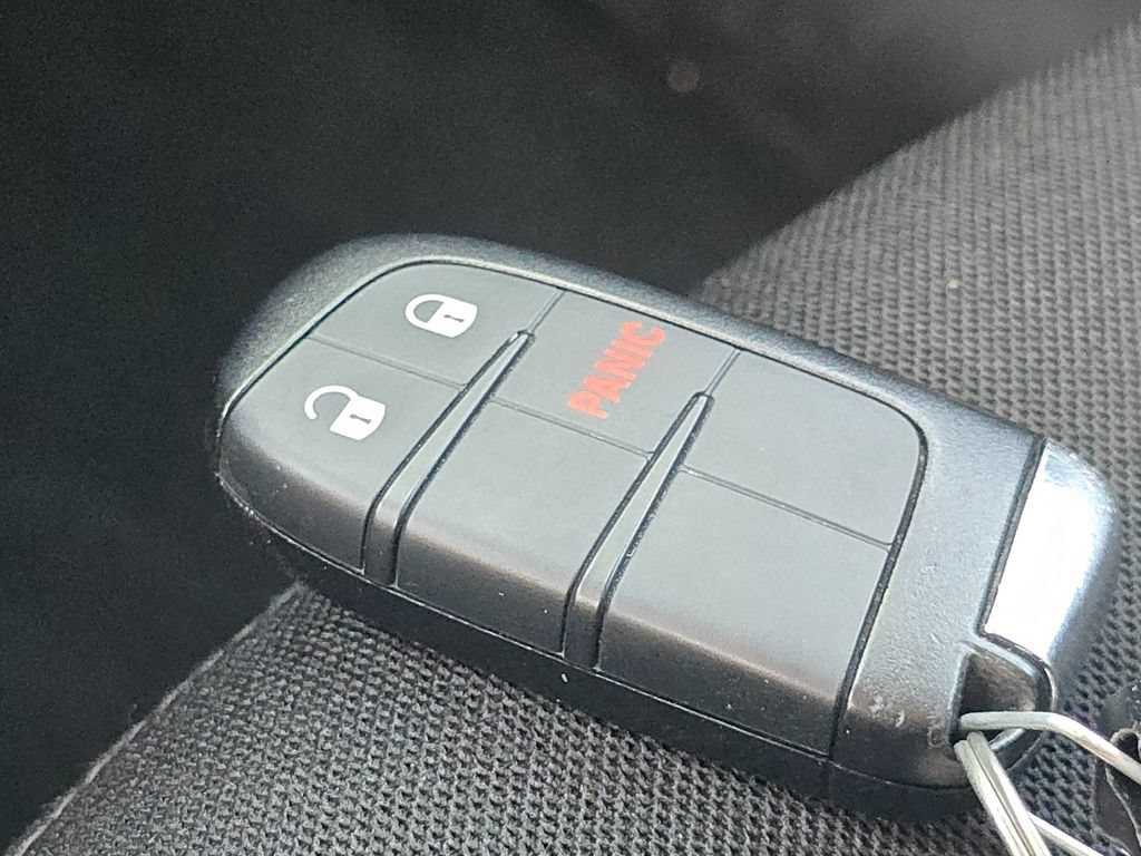 Used 2023 Jeep Renegade Latitude AWD/4WD image 32