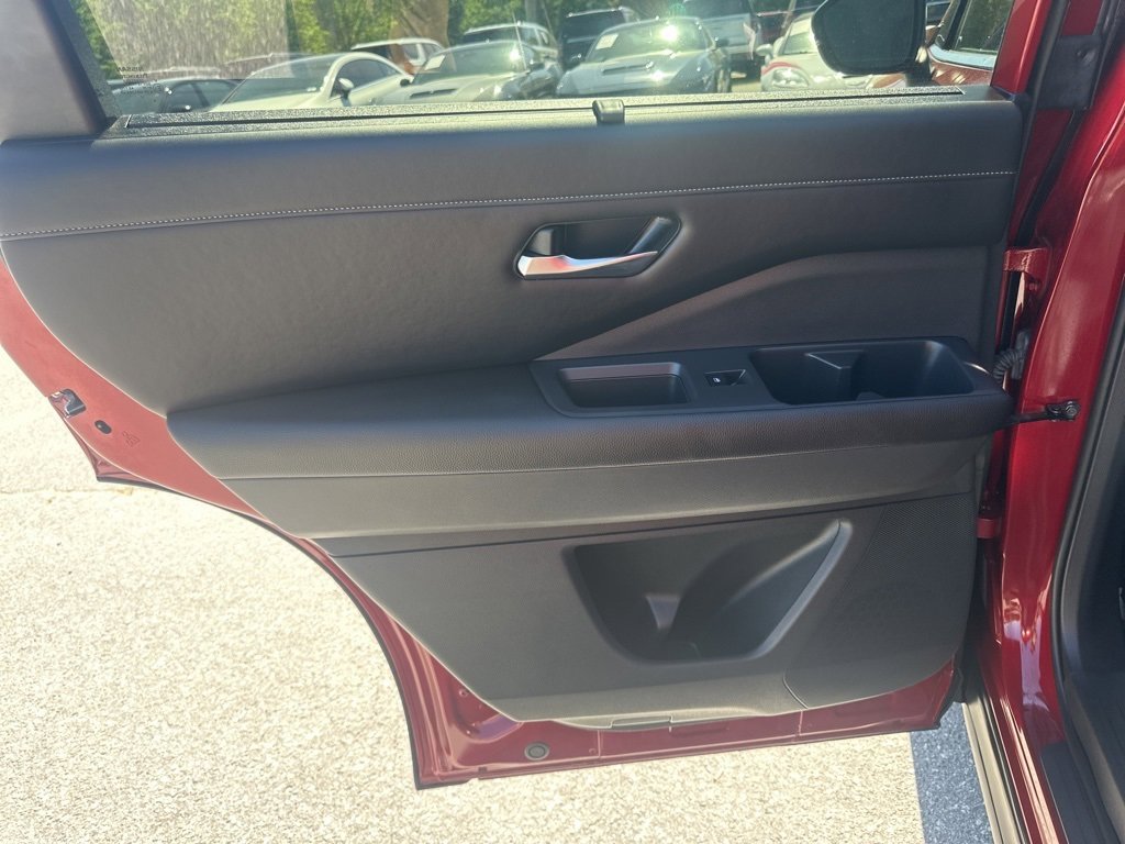 Used 2023 Nissan Pathfinder SL image 28