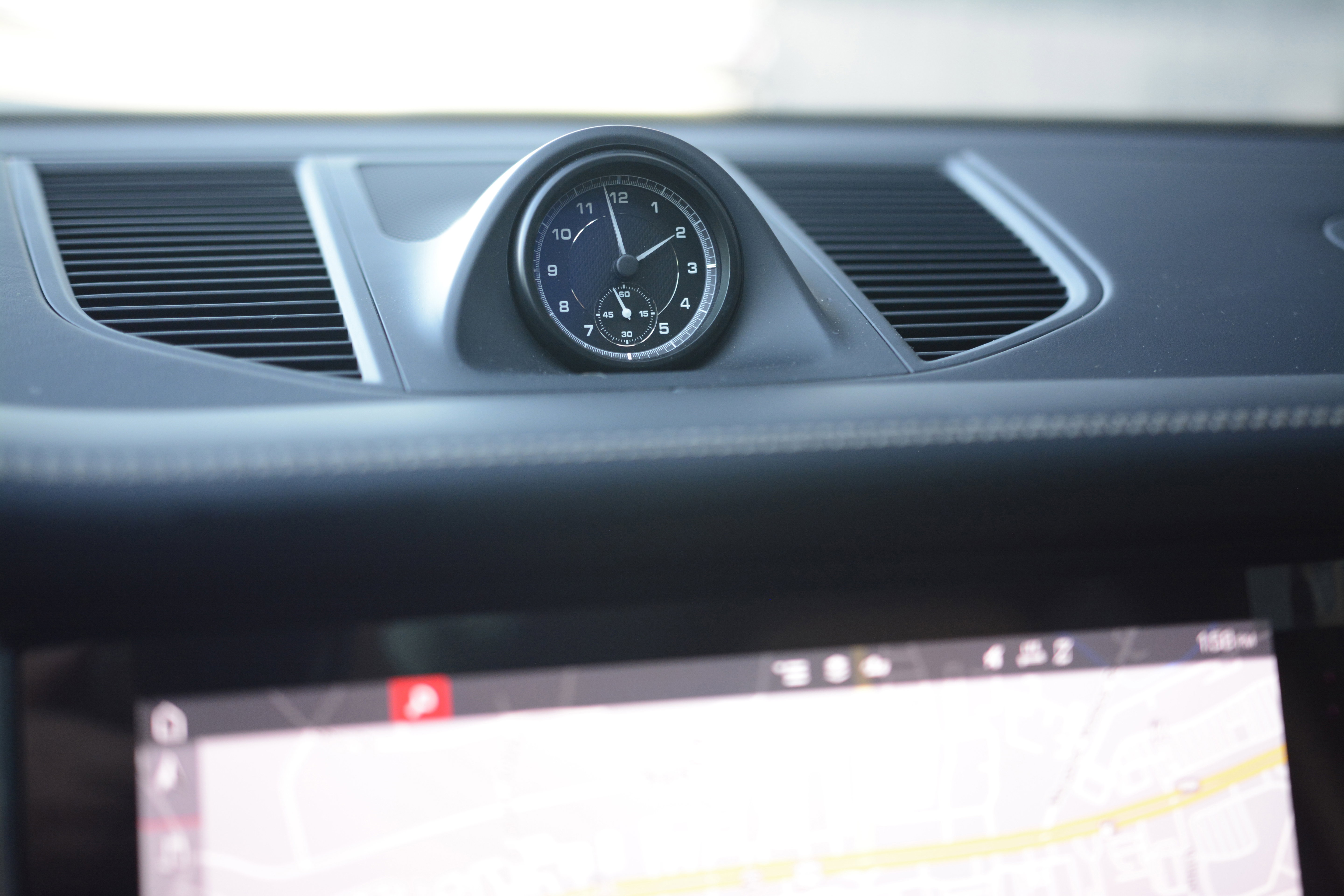 Certified 2025 Porsche Macan image 20