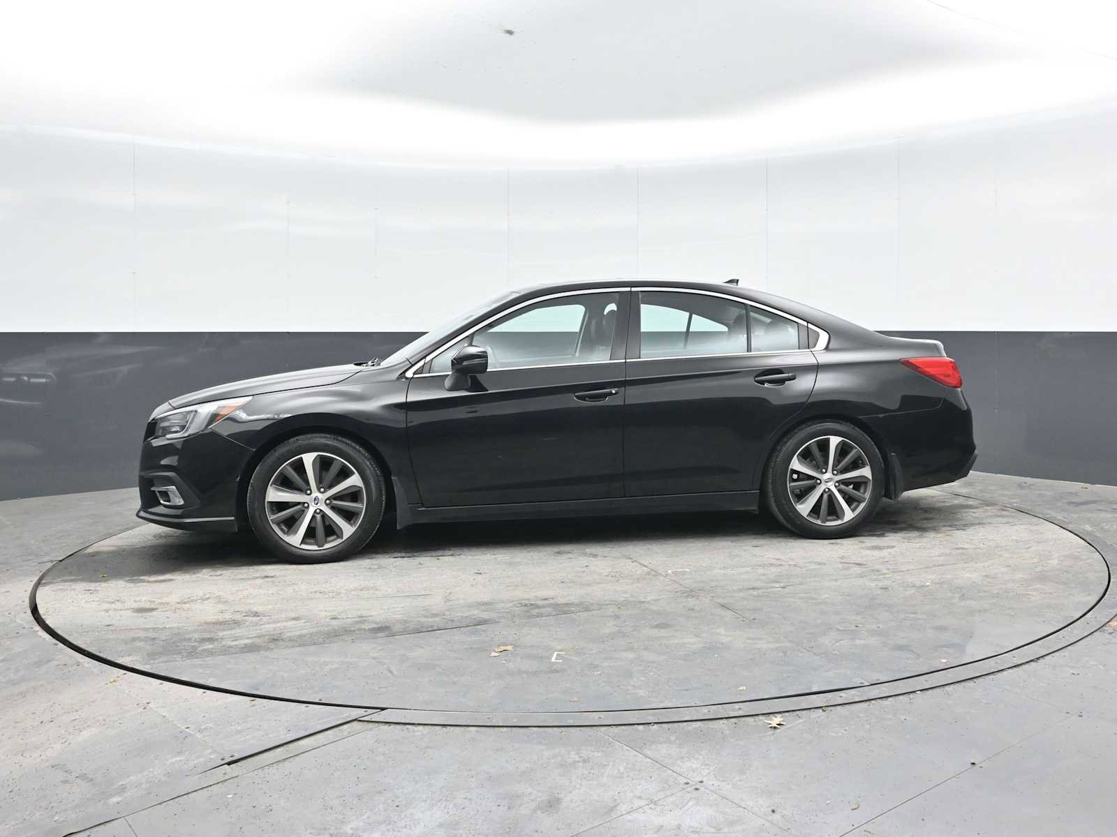Used 2018 Subaru Legacy 2.5i Limited AWD/4WD image 3