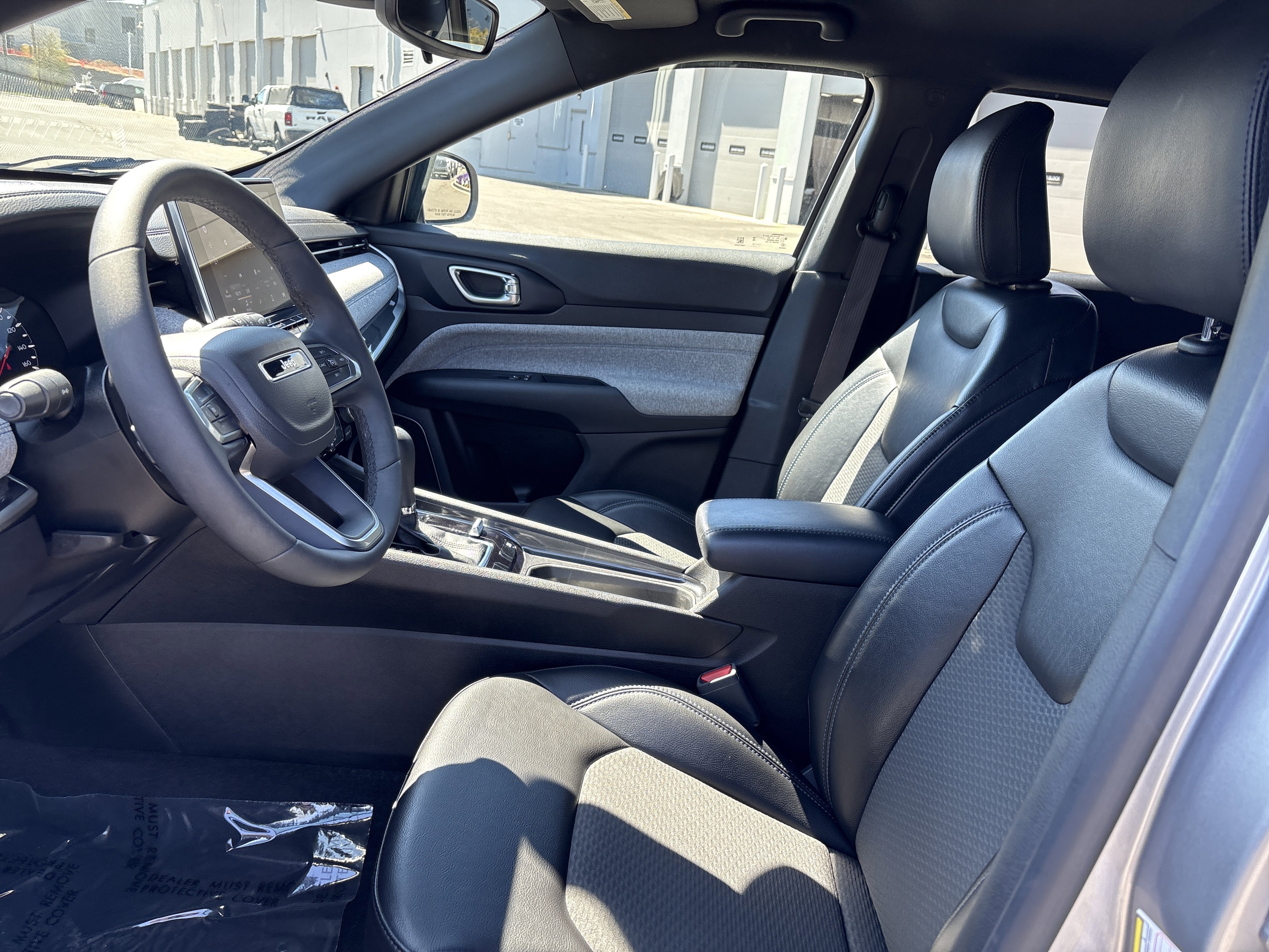 Used 2023 Jeep Compass Latitude image 17