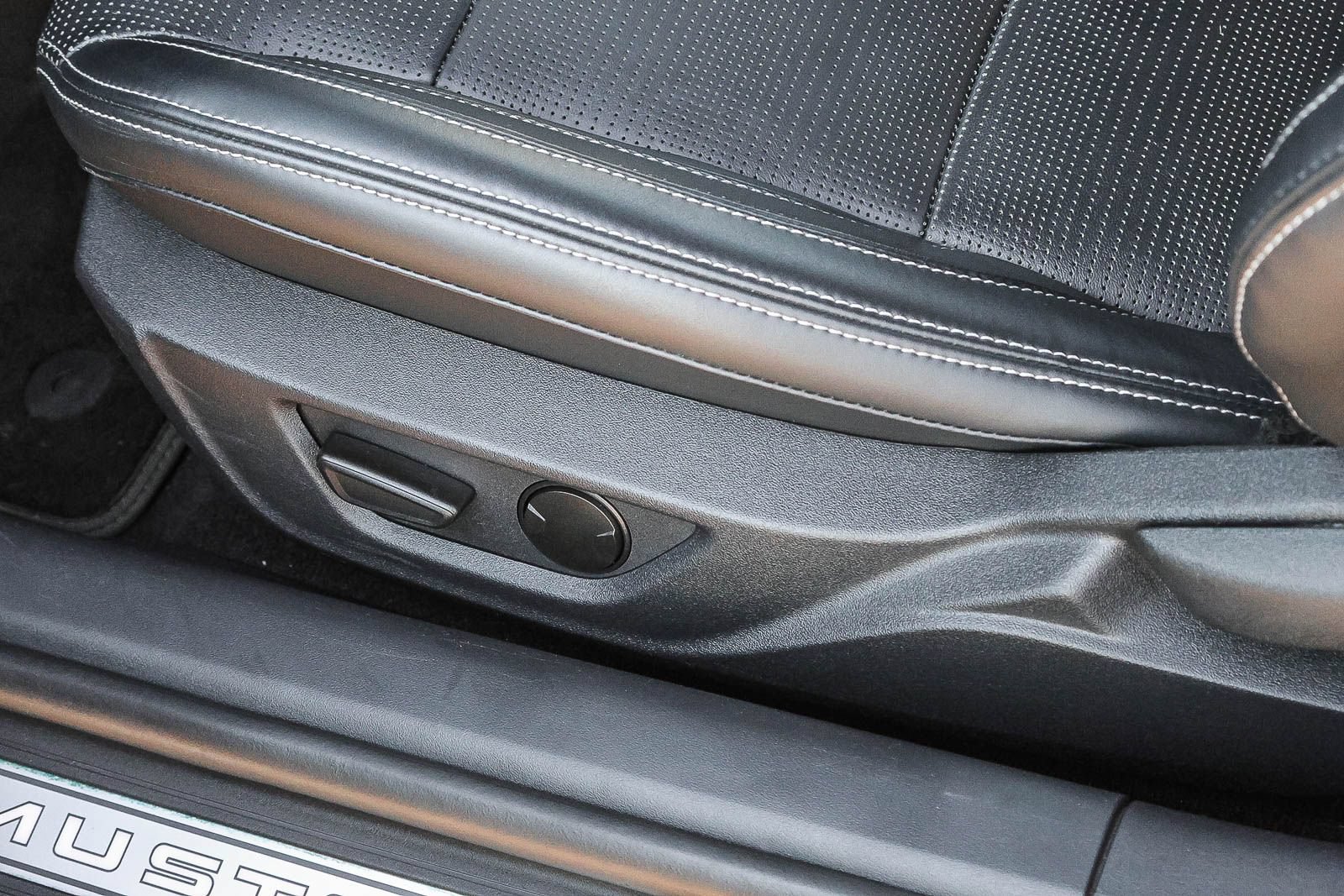 Used 2024 Ford Mustang GT Premium RWD image 28