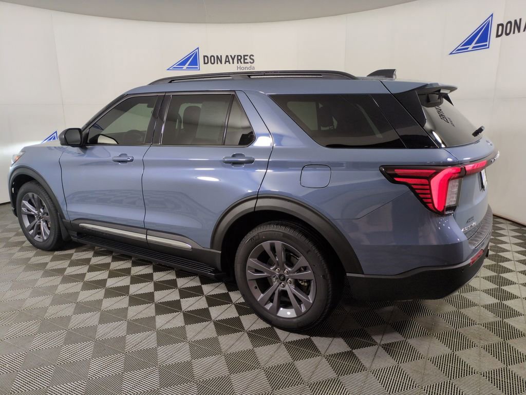 Used 2025 Ford Explorer Active w/ Active Comfort Package AWD/4WD image 3
