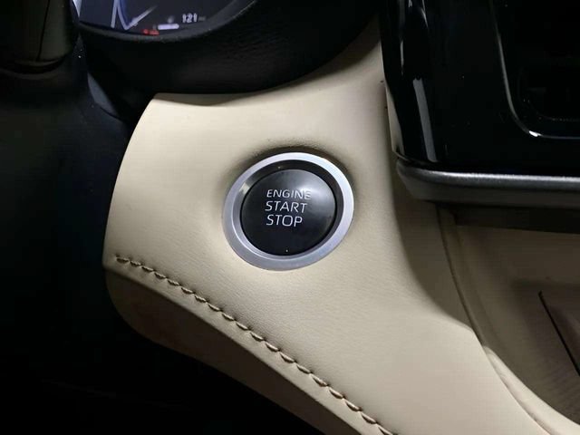 Used 2024 Toyota Highlander Limited AWD/4WD image 35
