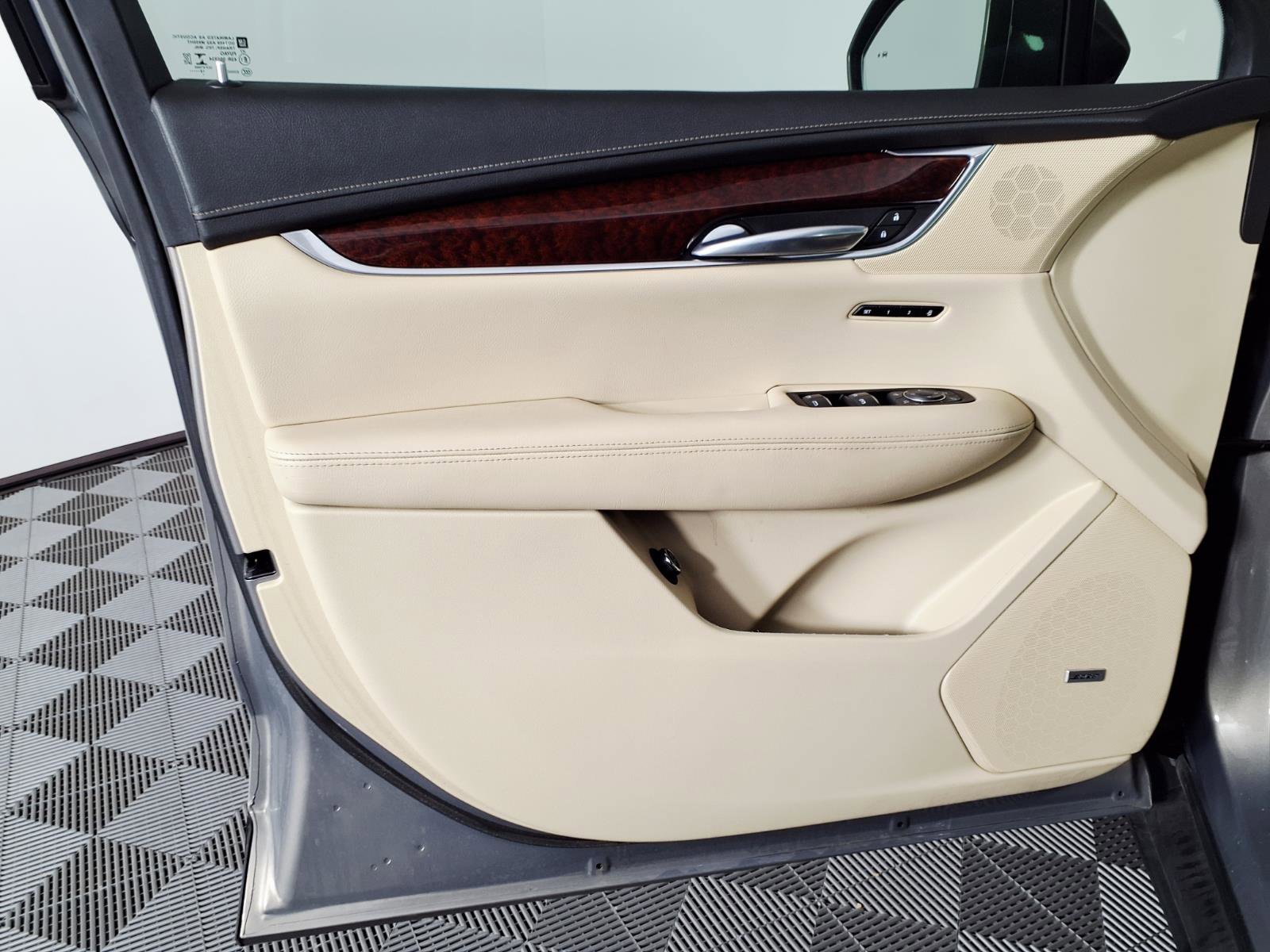 Used 2019 Cadillac XT5 Luxury FWD image 16