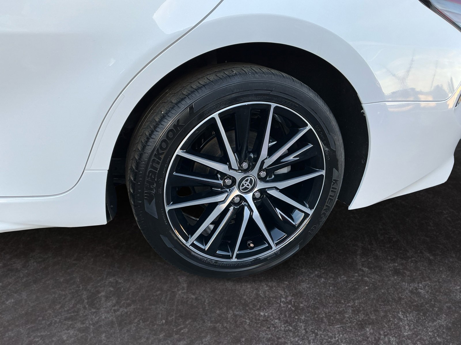 Used 2024 Toyota Camry SE image 9