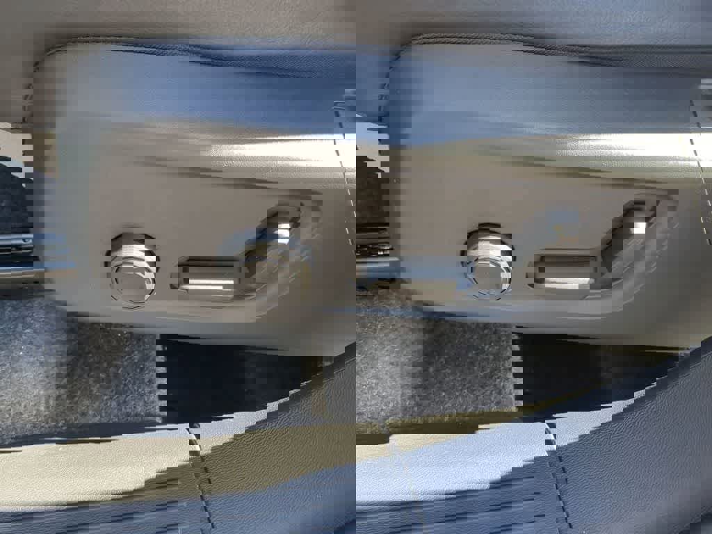 Used 2026 Volvo XC40 B5 Plus w/ Protection Package Premier image 16