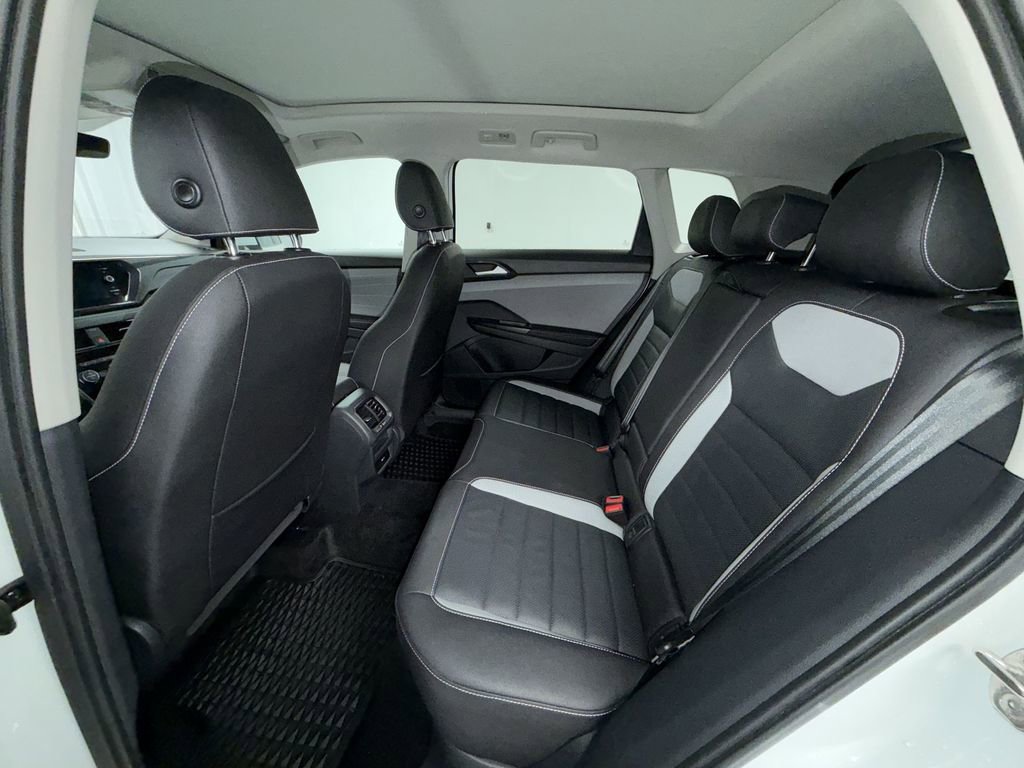 Used 2024 Volkswagen Taos SEL image 4