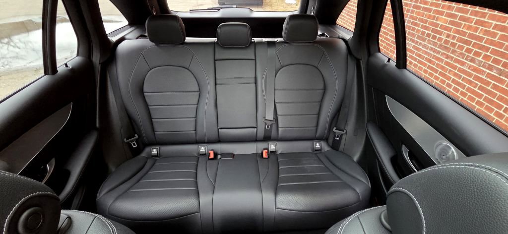 Used 2019 Mercedes-Benz GLC 300 4MATIC w/ AMG Line image 8