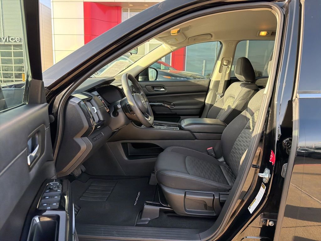 Used 2022 Nissan Pathfinder S image 12