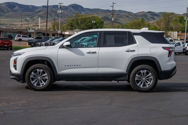 Used 2025 Chevrolet Equinox LT AWD/4WD image 3