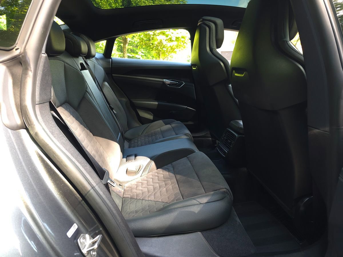 Used 2023 Audi e-tron GT Premium Plus AWD/4WD image 18