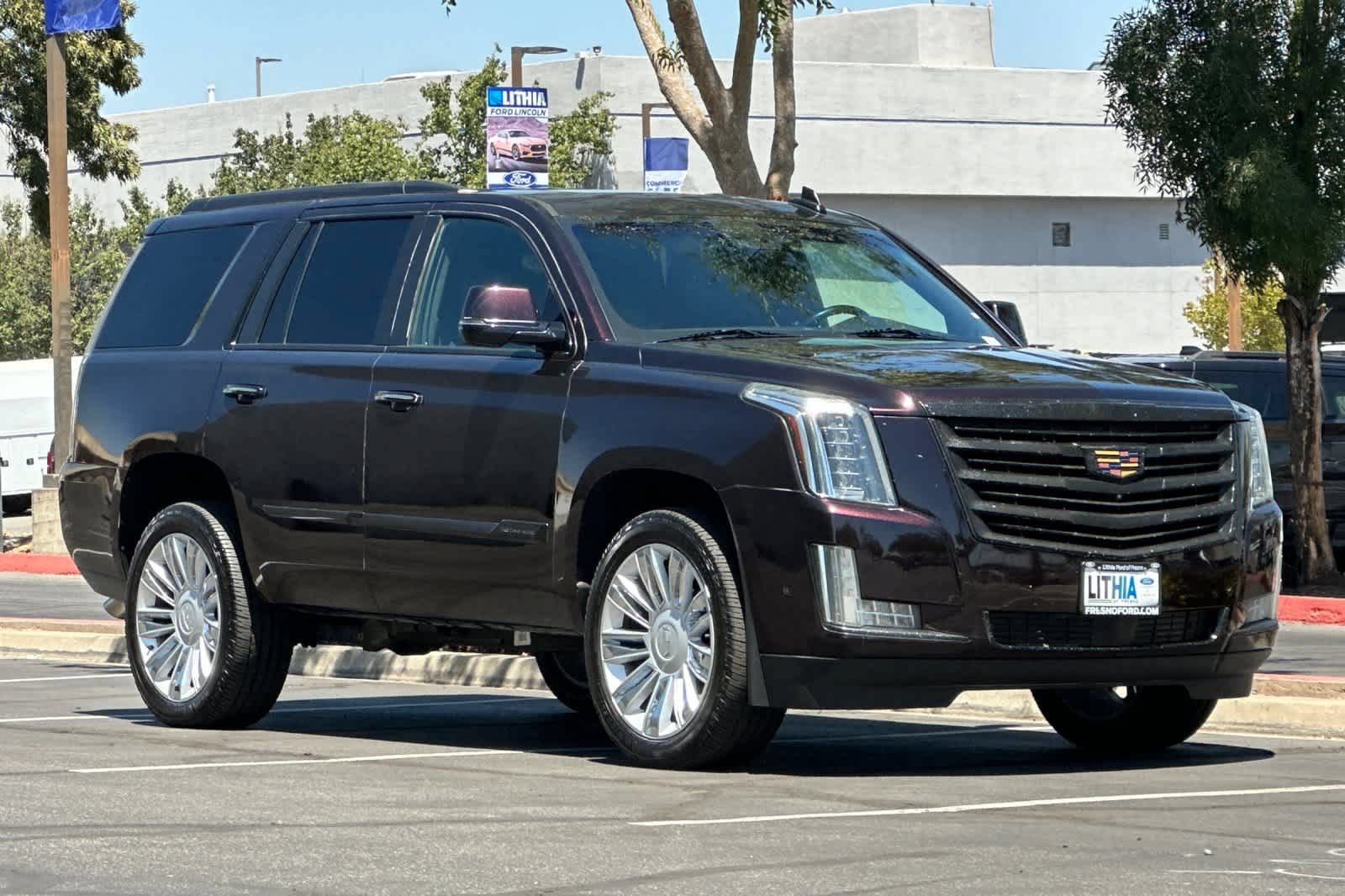 Used 2018 Cadillac Escalade Platinum AWD/4WD image 10