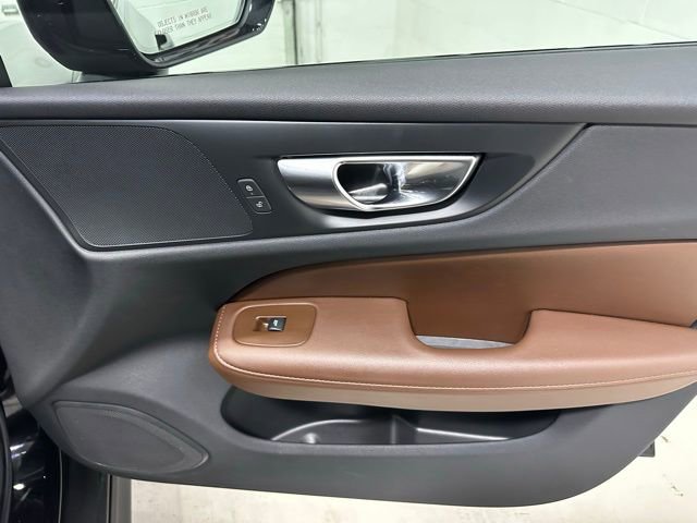 Used 2023 Volvo V60 B5 Cross Country Plus image 36