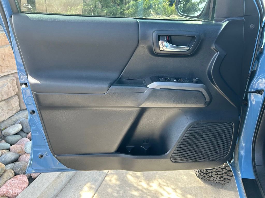 Used 2019 Toyota Tacoma TRD Sport w/ Technology Package image 21