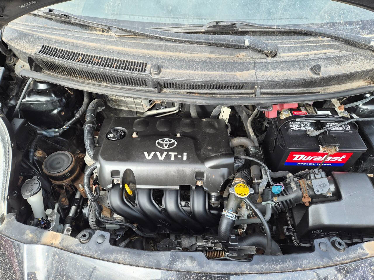 Used 2010 Toyota Yaris 2-Door Hatchback image 12