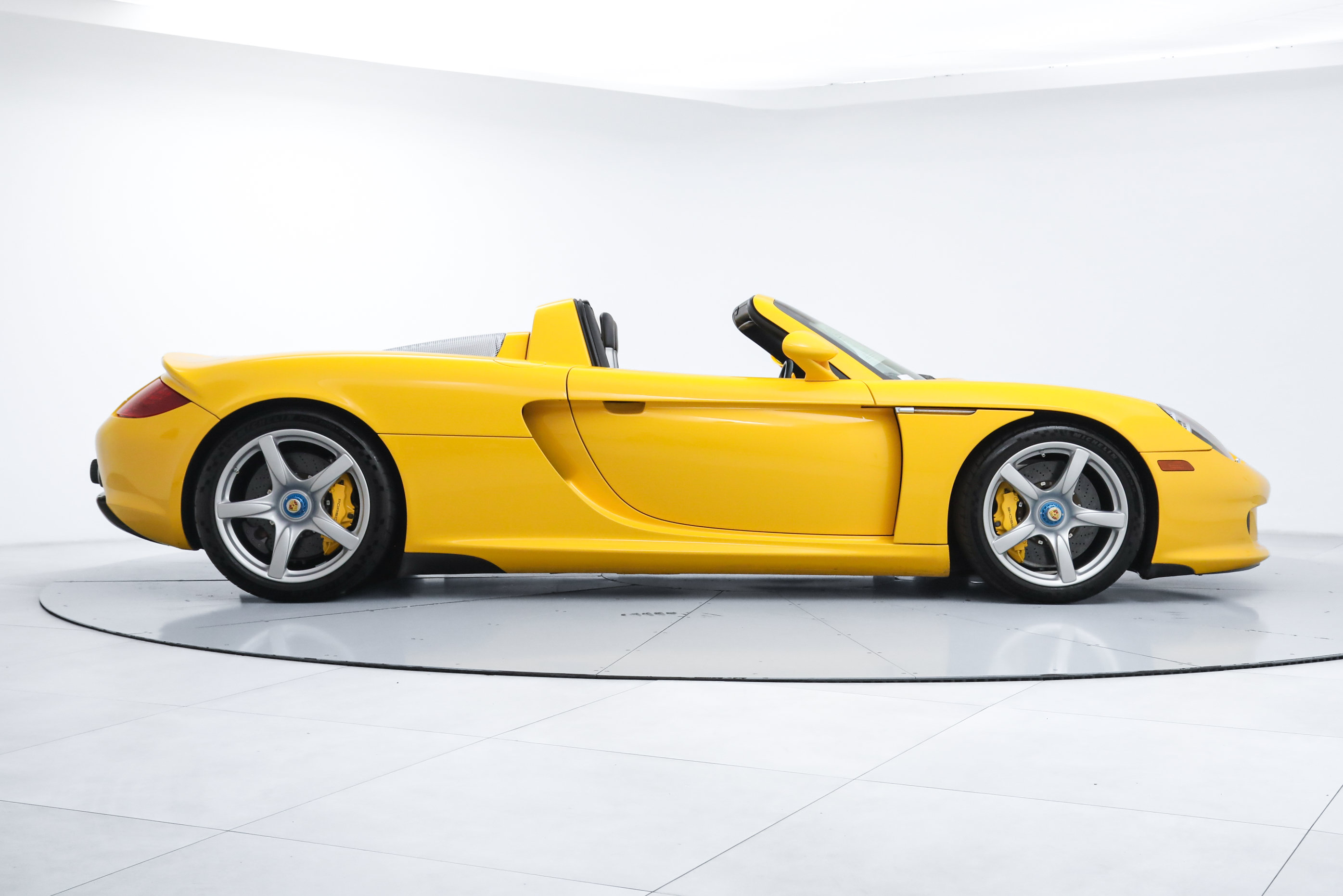 Used 2005 Porsche Carrera GT RWD image 7
