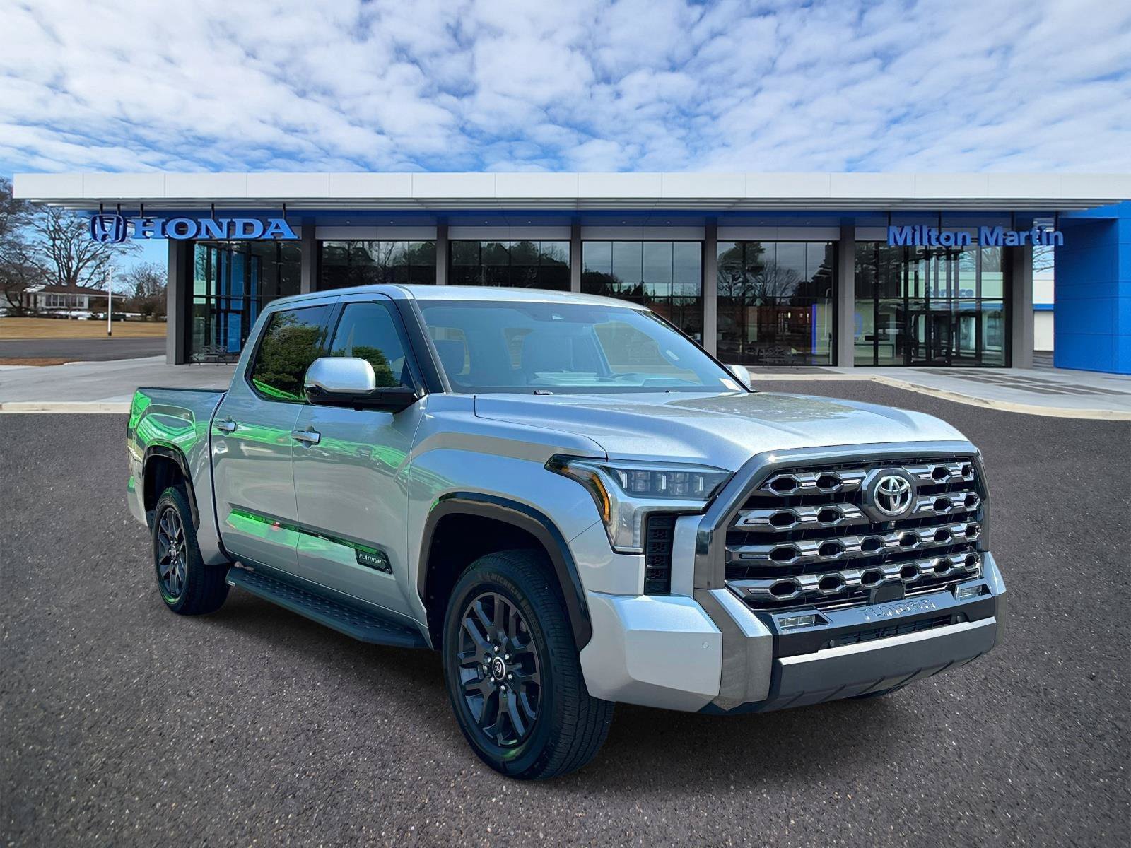 Used 2023 Toyota Tundra Platinum AWD/4WD image 1